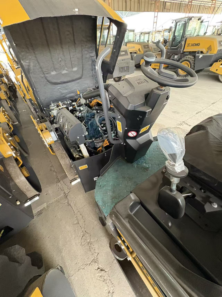 XCMG XD140VT 4ton small Light Diesel Vibratory Road Roller - Mini compactadora: foto 4 XCMG XD140VT 4ton small Light Diesel Vibratory Road Roller - Mini compactadora: foto 4