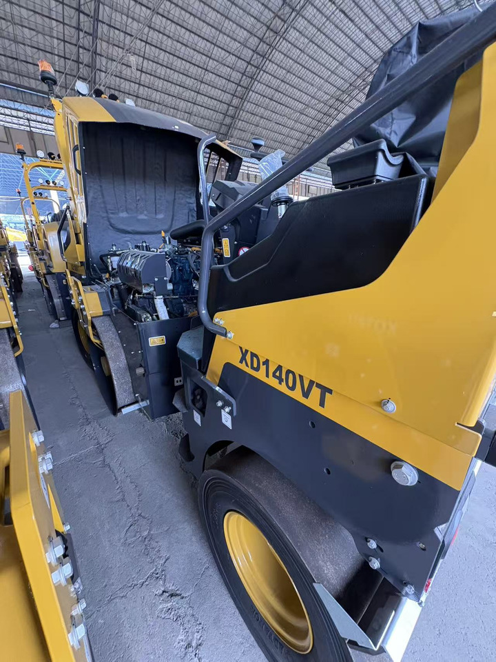 Mini compactadora XCMG XD140VT 4ton small Light Diesel Vibratory Road Roller: foto 11 Mini compactadora XCMG XD140VT 4ton small Light Diesel Vibratory Road Roller: foto 11