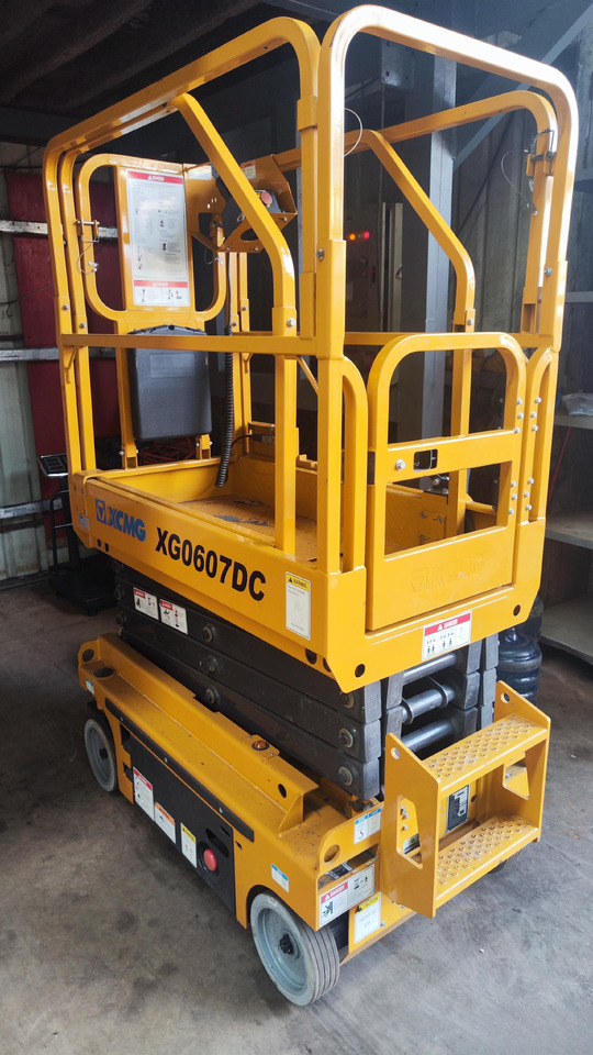 XCMG XG0607DC 6m diesel wheeled scissor lift for sale - Plataforma de tijeras: foto 3 XCMG XG0607DC 6m diesel wheeled scissor lift for sale - Plataforma de tijeras: foto 3