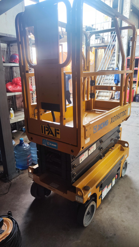 XCMG XG0607DC 6m diesel wheeled scissor lift for sale - Plataforma de tijeras: foto 5 XCMG XG0607DC 6m diesel wheeled scissor lift for sale - Plataforma de tijeras: foto 5