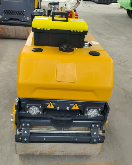 XCMG XMR083 light mini double drum 1 ton vibratory compactor - Mini compactadora: foto 5 XCMG XMR083 light mini double drum 1 ton vibratory compactor - Mini compactadora: foto 5