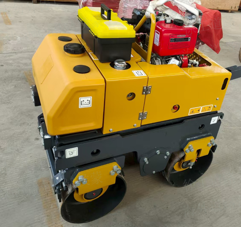 XCMG XMR083 light mini double drum 1 ton vibratory compactor - Mini compactadora: foto 4 XCMG XMR083 light mini double drum 1 ton vibratory compactor - Mini compactadora: foto 4