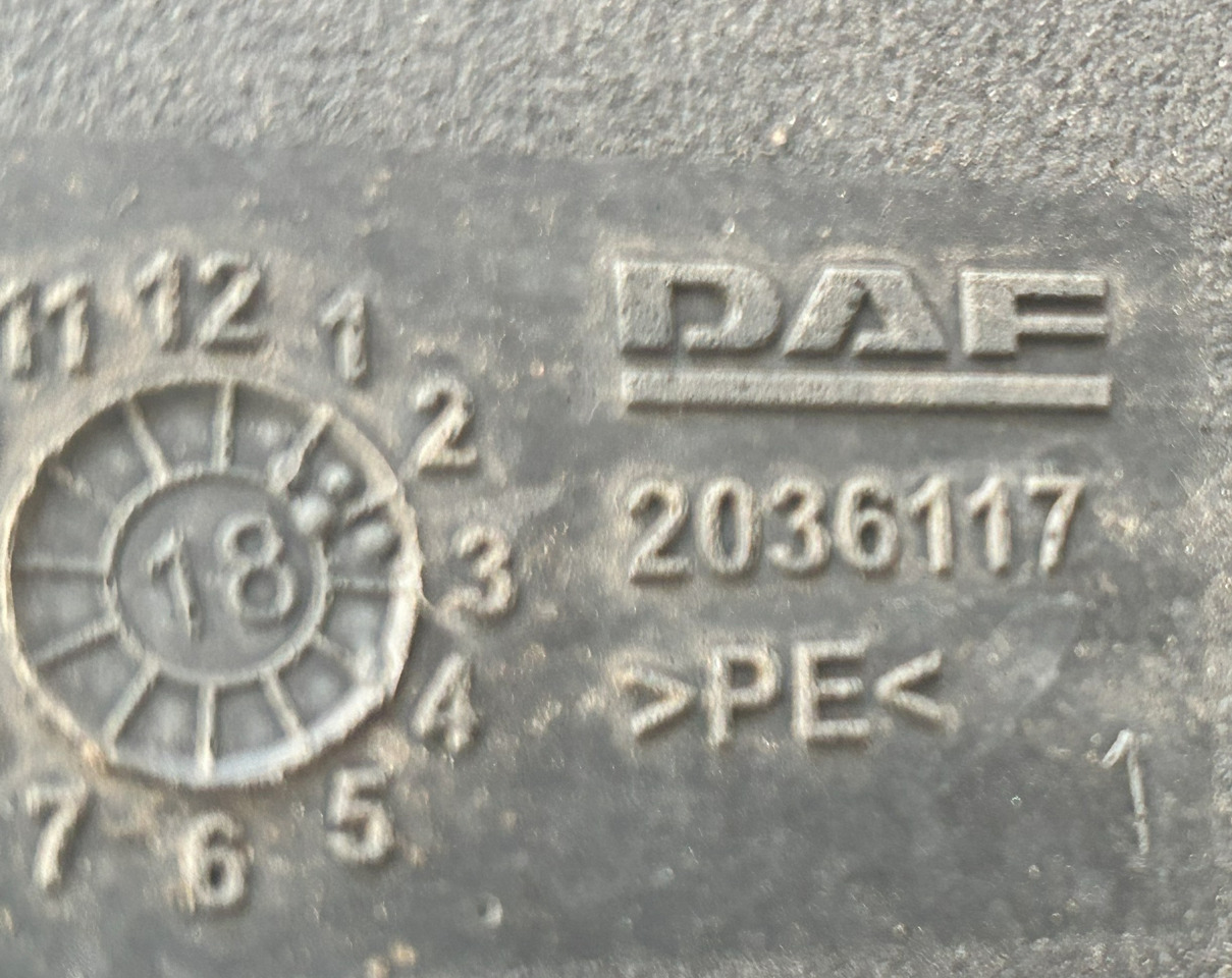 DAF ADBLUE FLUID TANK 90L XF 106 480 - Depósito de AdBlue: foto 4 DAF ADBLUE FLUID TANK 90L XF 106 480 - Depósito de AdBlue: foto 4
