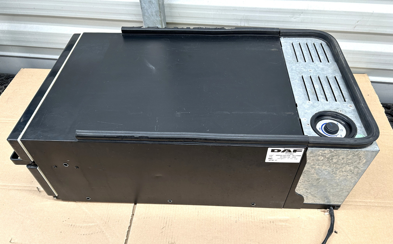 DAF REFRIGERATOR FOR DAF XF 106 - Pieza universal: foto 5 DAF REFRIGERATOR FOR DAF XF 106 - Pieza universal: foto 5