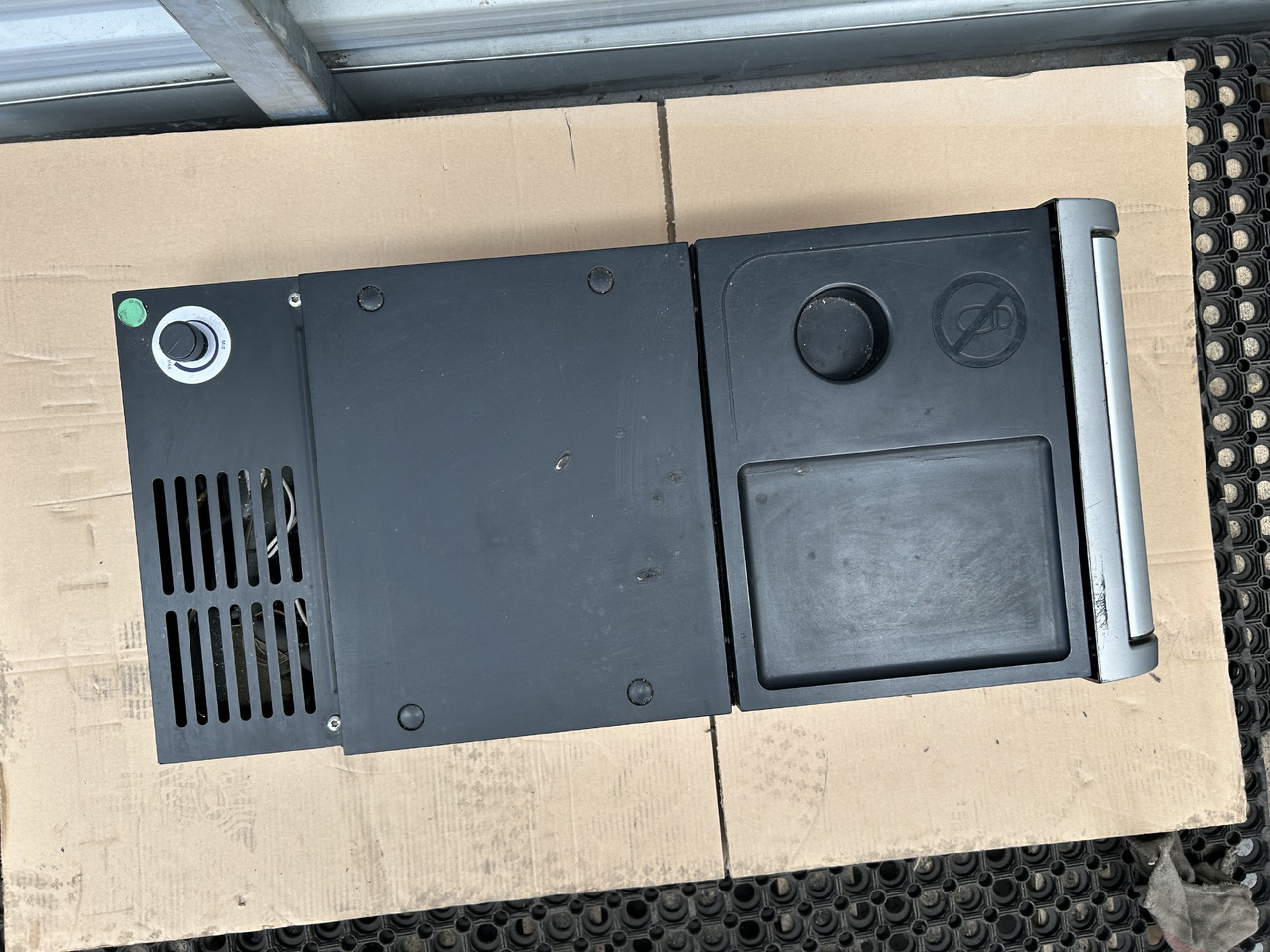DAF REFRIGERATOR FOR DAF XF 106 - Pieza universal: foto 3 DAF REFRIGERATOR FOR DAF XF 106 - Pieza universal: foto 3