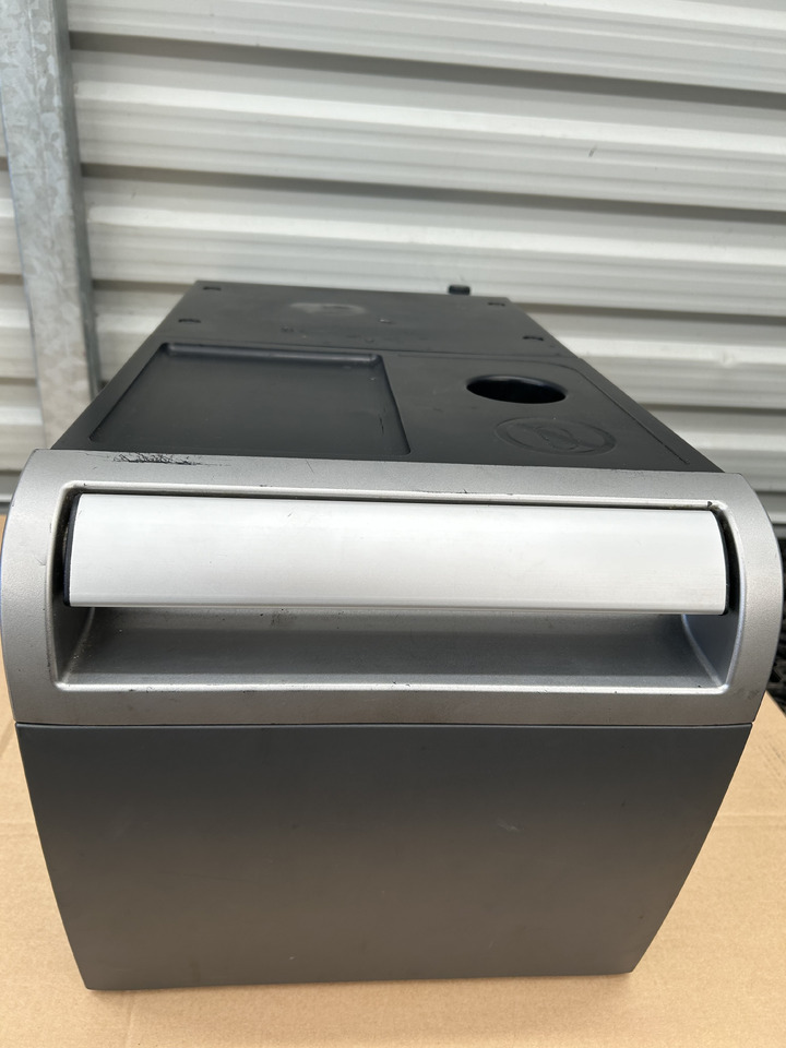 DAF REFRIGERATOR FOR DAF XF 106 - Pieza universal: foto 1 DAF REFRIGERATOR FOR DAF XF 106 - Pieza universal: foto 1