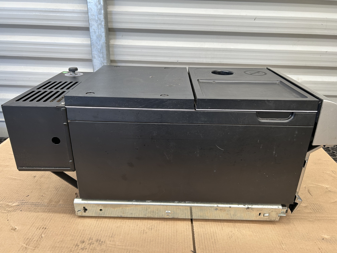 DAF REFRIGERATOR FOR DAF XF 106 - Pieza universal: foto 2 DAF REFRIGERATOR FOR DAF XF 106 - Pieza universal: foto 2