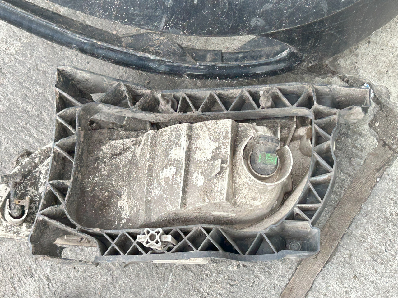 DAF XF 106 480 FRONT BUMPER WITH HALOGENS - Parachoques: foto 5 DAF XF 106 480 FRONT BUMPER WITH HALOGENS - Parachoques: foto 5
