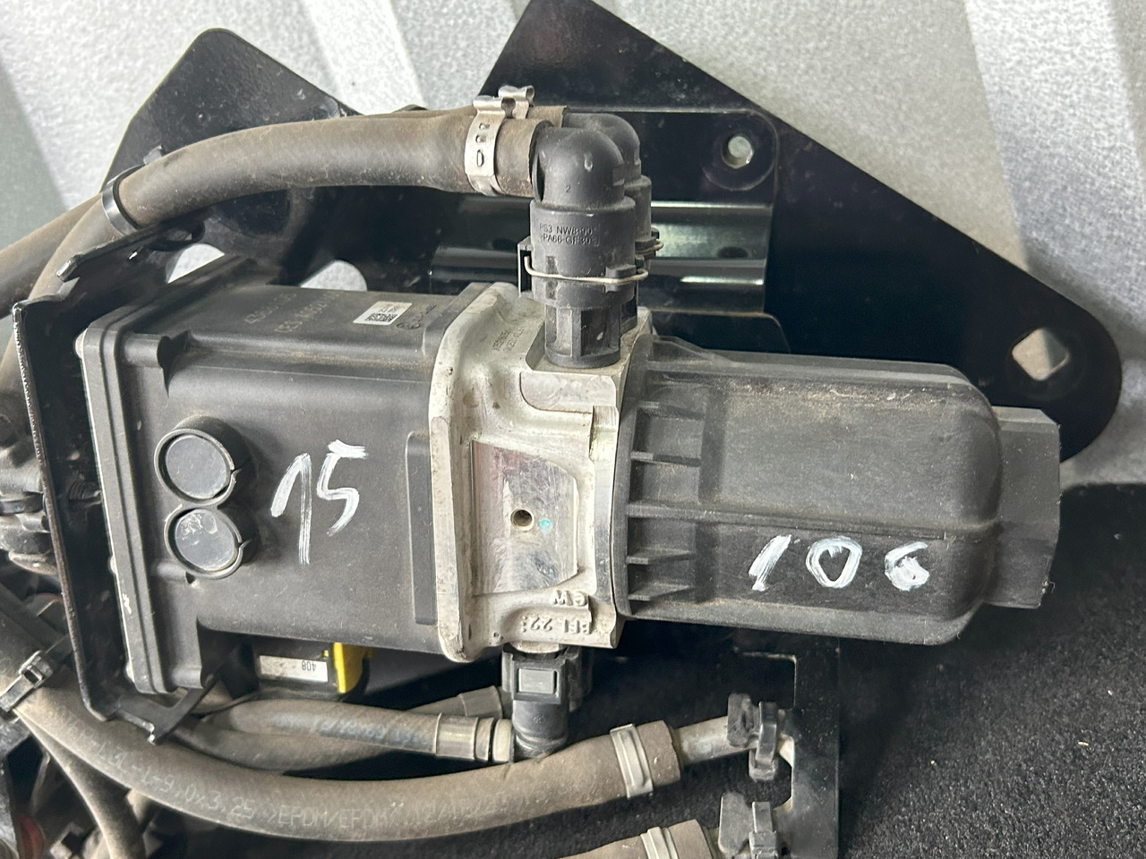 DAF XF 106 ADBLUE KIT - Silenciador/ Sistema de escape: foto 2 DAF XF 106 ADBLUE KIT - Silenciador/ Sistema de escape: foto 2