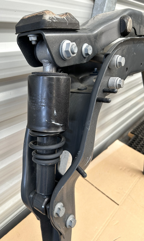 IVECO CABIN SUSPENSION REAR WITH SHOCK ABSORBERS S-WAY BRAND NEW - Suspensión de cabina: foto 5 IVECO CABIN SUSPENSION REAR WITH SHOCK ABSORBERS S-WAY BRAND NEW - Suspensión de cabina: foto 5