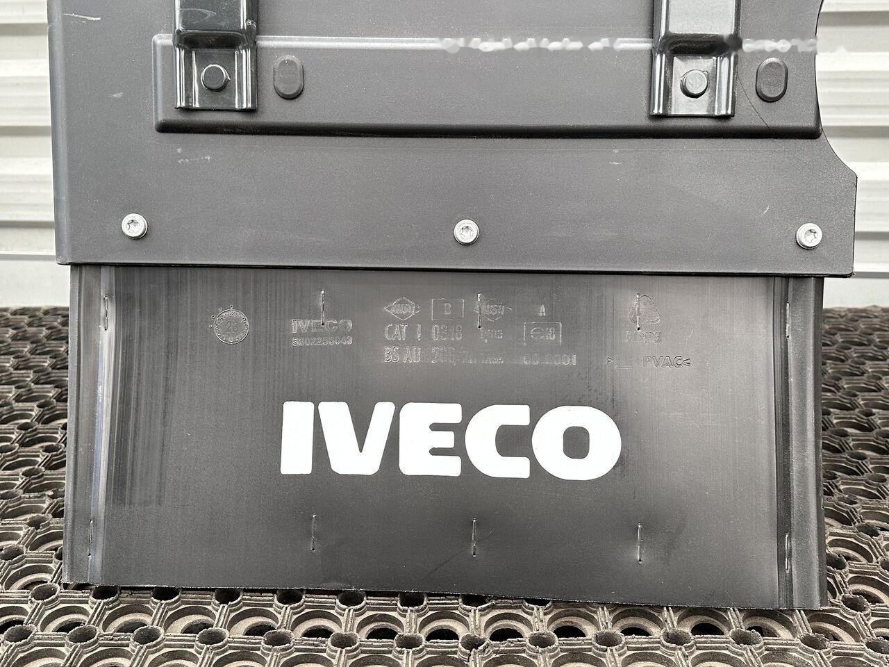 IVECO EUROCARGO 5801551258 - Guardabarros para Camión: foto 4 IVECO EUROCARGO 5801551258 - Guardabarros para Camión: foto 4