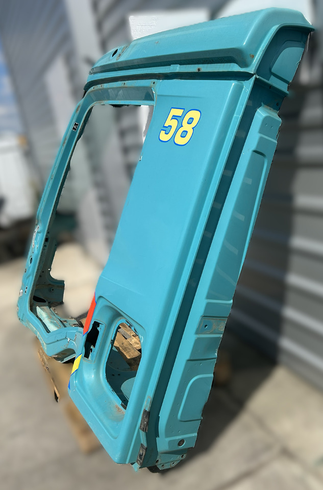 MERCEDES-BENZ AROCS MP4 LEFT SIDE QUARTER PANEL M CLASSIC SPACE - Cabina: foto 2 MERCEDES-BENZ AROCS MP4 LEFT SIDE QUARTER PANEL M CLASSIC SPACE - Cabina: foto 2