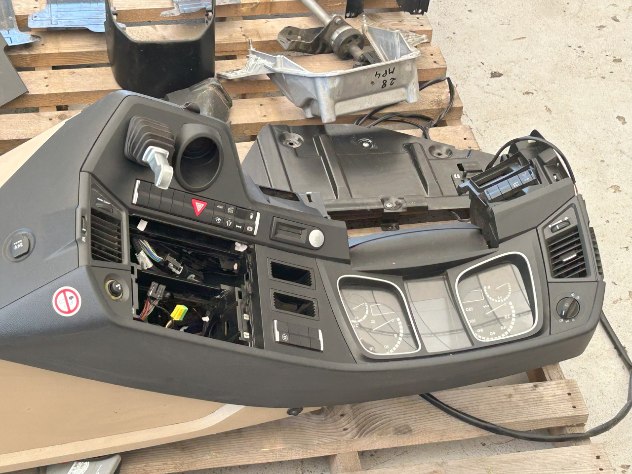 Cabina MERCEDES-BENZ COMPLETE INTERIOR CONSOLE - DASHBOARD FOR A BRITISH MERCEDES ACTROS MP4: foto 25