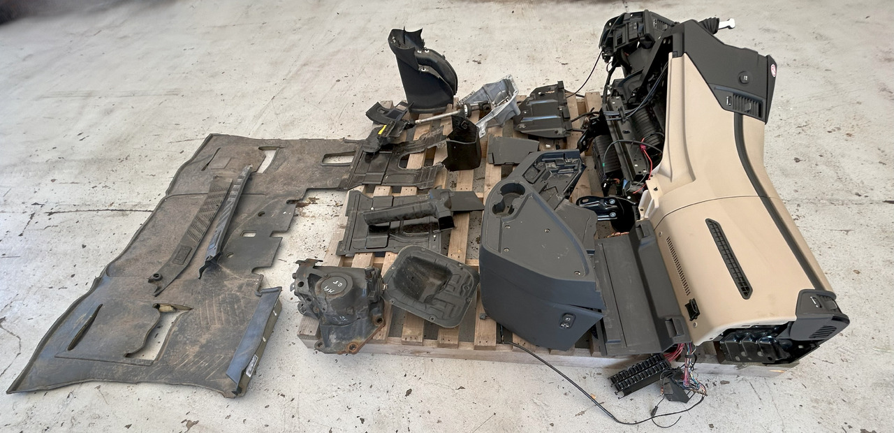 Cabina MERCEDES-BENZ COMPLETE INTERIOR CONSOLE - DASHBOARD FOR A BRITISH MERCEDES ACTROS MP4: foto 31