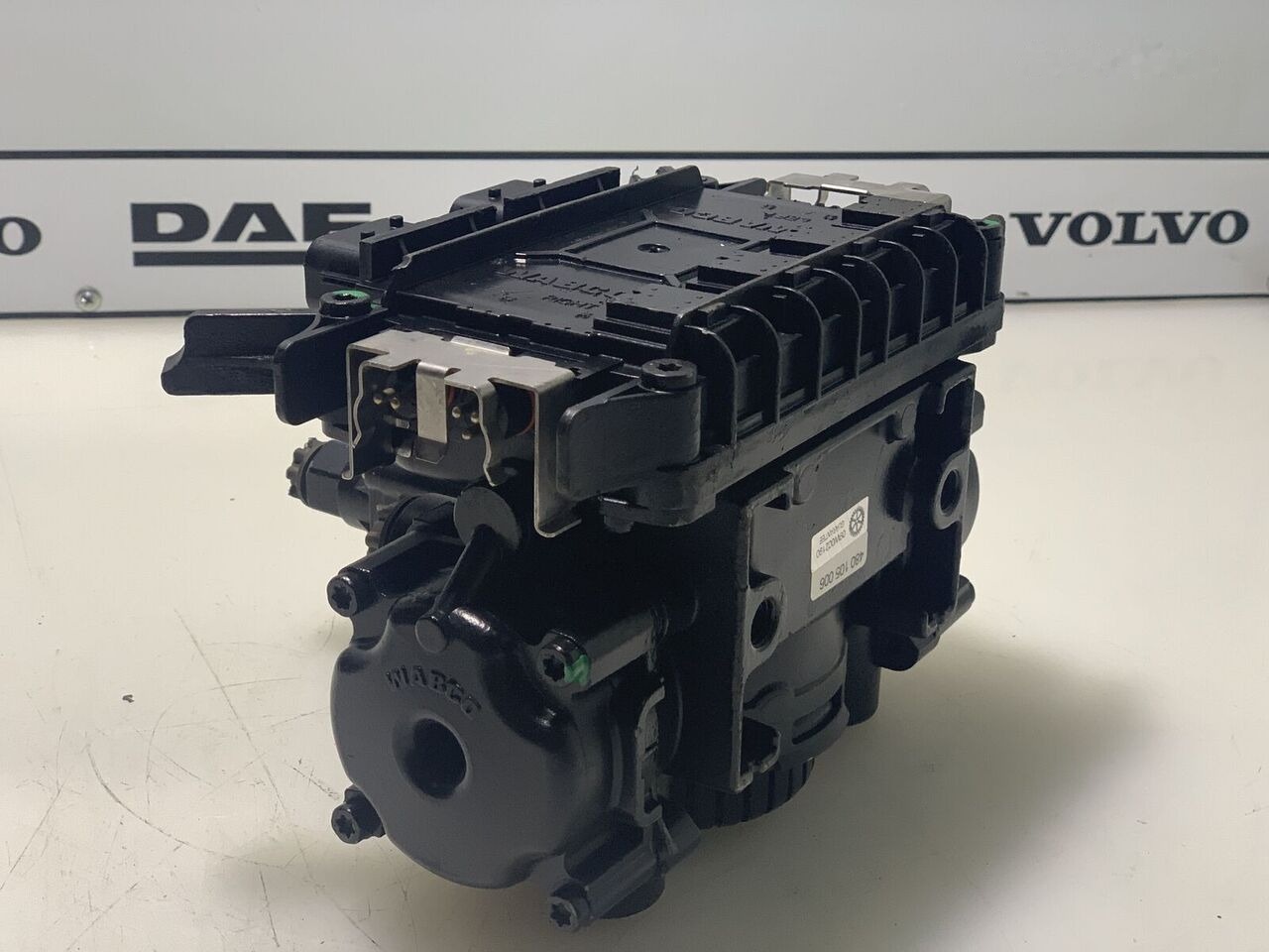 Mercedes-Benz ACTROS 4801050060   Mercedes-Benz ACTROS truck - Válvula de freno para Camión: foto 2 Mercedes-Benz ACTROS 4801050060   Mercedes-Benz ACTROS truck - Válvula de freno para Camión: foto 2