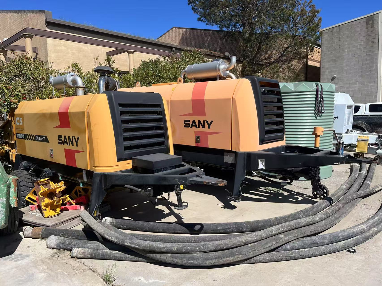 SANY 【ACHIEVE】TOP CONDITION!!! demo new low hours Sany Concrete Trailer Pump 2015 HBT6016C-5D - Bomba de hormigon estacionaria: foto 1 SANY 【ACHIEVE】TOP CONDITION!!! demo new low hours Sany Concrete Trailer Pump 2015 HBT6016C-5D - Bomba de hormigon estacionaria: foto 1