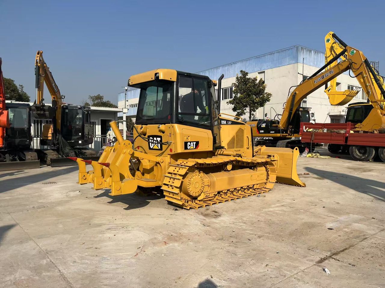 CATERPILLAR Affordable Used CAT D5K Bulldozer for Sale | Caterpillar D5K Technical Details - Bulldozer: foto 2 CATERPILLAR Affordable Used CAT D5K Bulldozer for Sale | Caterpillar D5K Technical Details - Bulldozer: foto 2