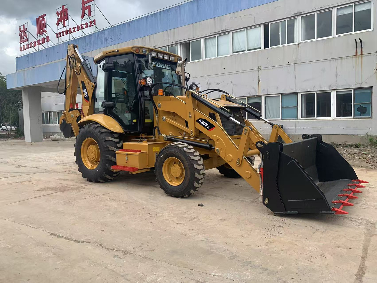 Caterpillar 420F, 420F2 Backhoe Loader with Telescopic Boom - Retroexcavadora: foto 4 Caterpillar 420F, 420F2 Backhoe Loader with Telescopic Boom - Retroexcavadora: foto 4