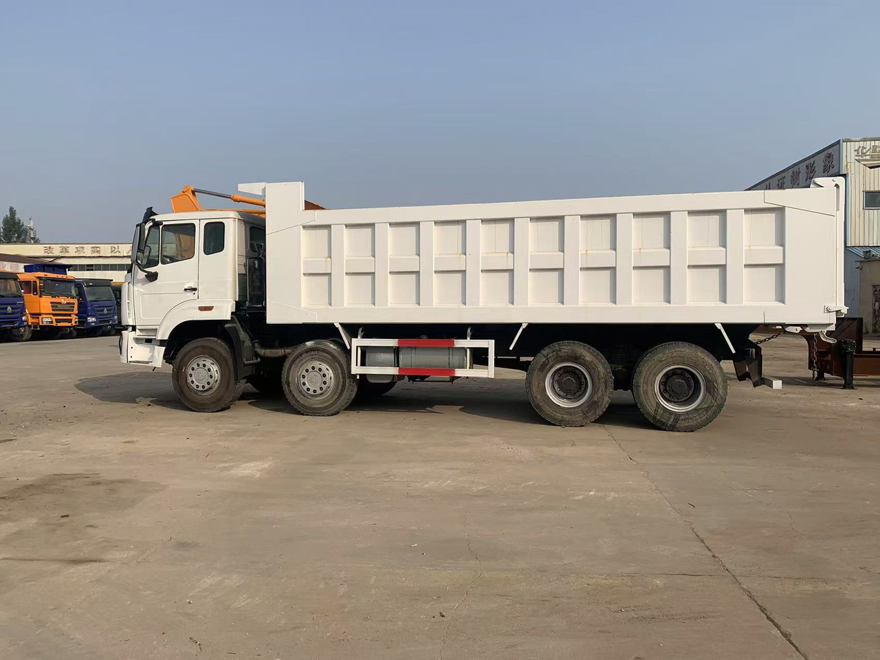 Howo 8x4 Tipper Truck Used Condition HOWO Dumper Truck Left Hand Drive - Volquete camión: foto 4 Howo 8x4 Tipper Truck Used Condition HOWO Dumper Truck Left Hand Drive - Volquete camión: foto 4
