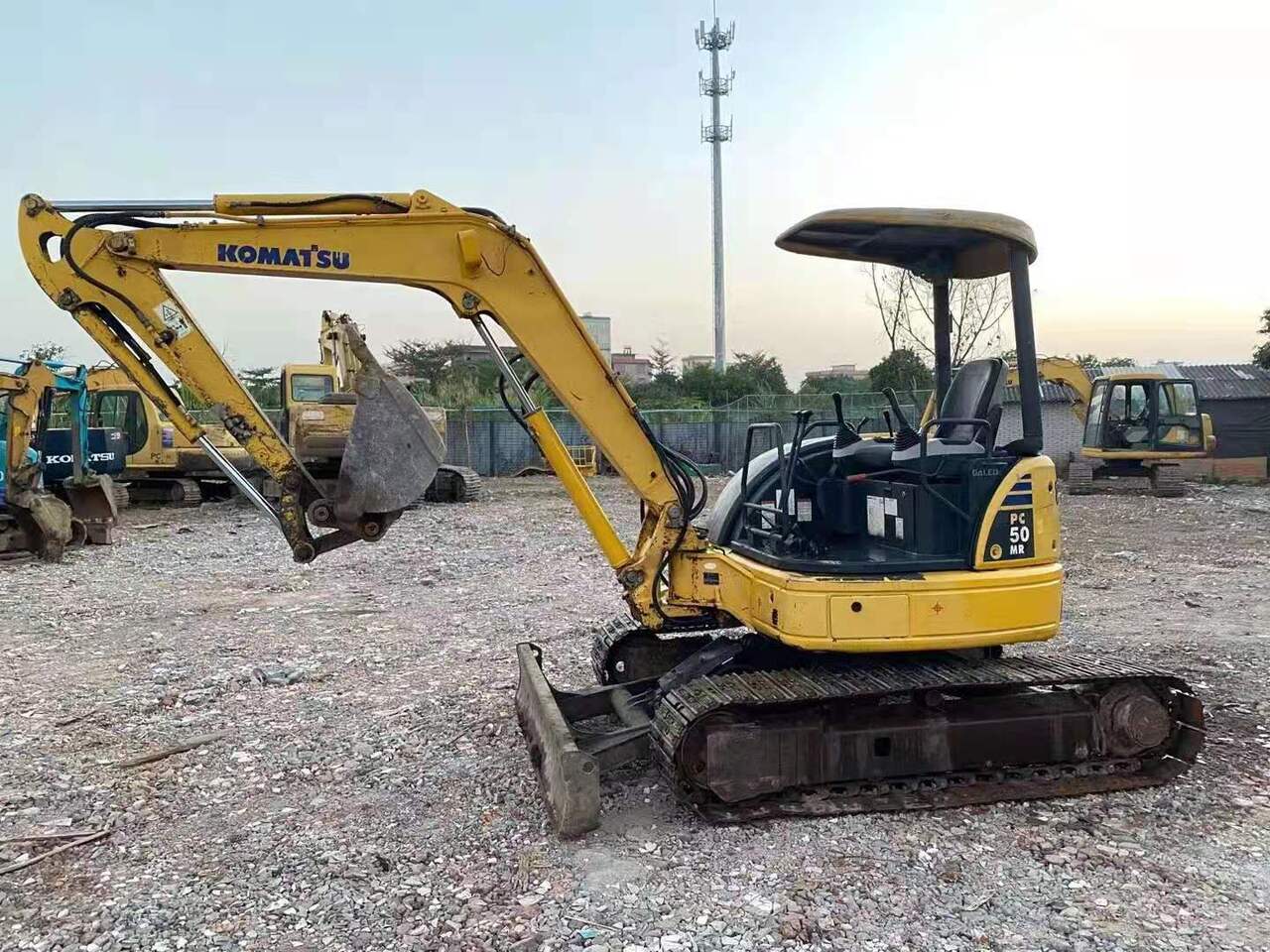 KOMATSU samll digger 5 ton excavatr Komatsu PC50MR with open cabin - Miniexcavadora: foto 1 KOMATSU samll digger 5 ton excavatr Komatsu PC50MR with open cabin - Miniexcavadora: foto 1