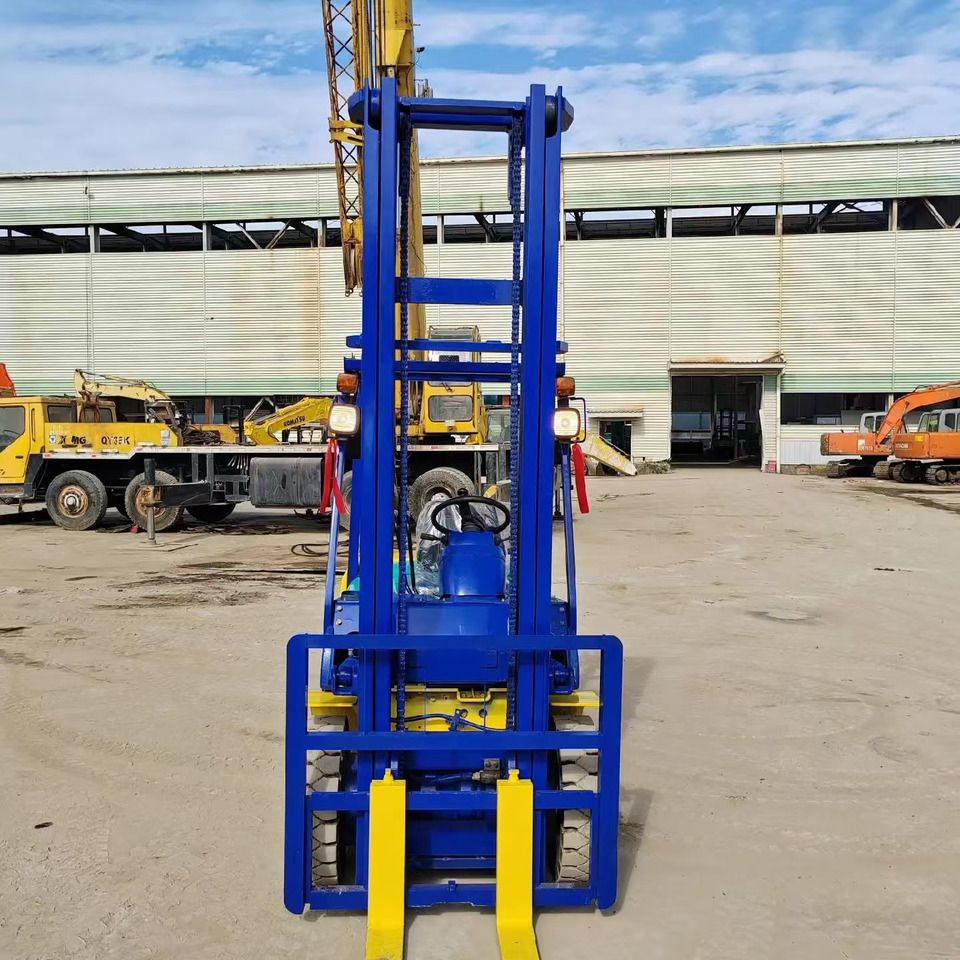 Komatsu 3 ton Diesel Forklift FD30 with Double High Mast - Carretilla elevadora diésel: foto 4 Komatsu 3 ton Diesel Forklift FD30 with Double High Mast - Carretilla elevadora diésel: foto 4