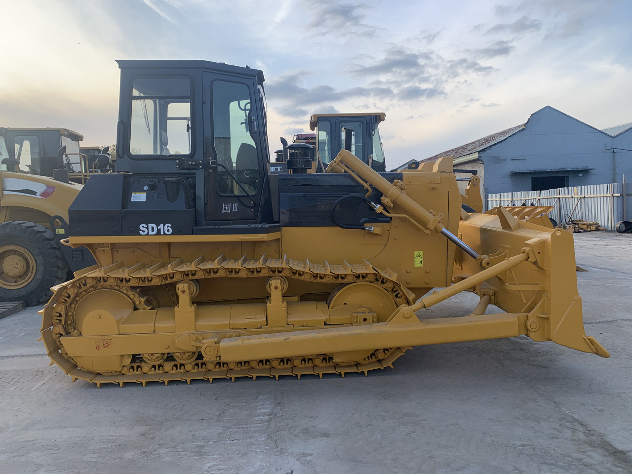 SHANTUI SD16 Used Bulldozer with Good Price - Bulldozer: foto 1 SHANTUI SD16 Used Bulldozer with Good Price - Bulldozer: foto 1