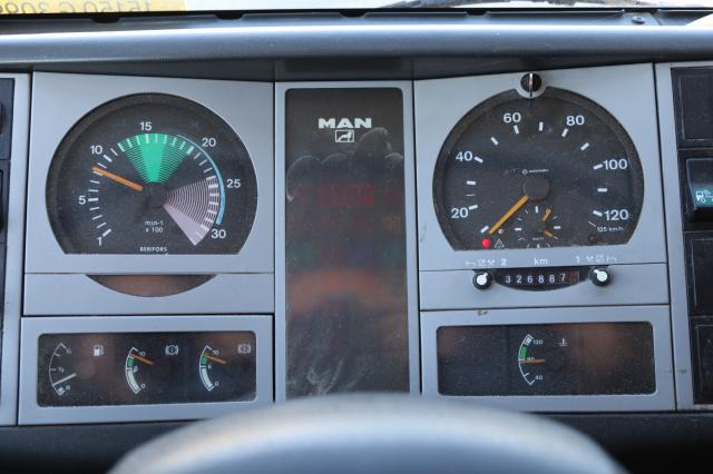 Camión caja cerrada MAN 8.180 TACHOSCHEIBE: foto 10