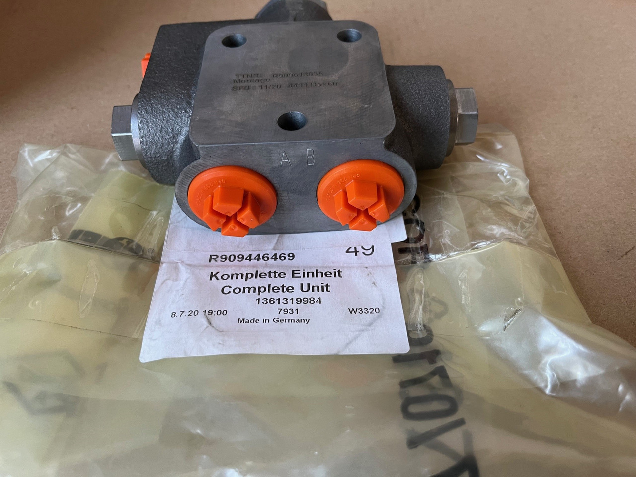 REXROTH R909446469 Flushing & Boost valve - Piezas de recambio para Excavadora: foto 1 REXROTH R909446469 Flushing & Boost valve - Piezas de recambio para Excavadora: foto 1