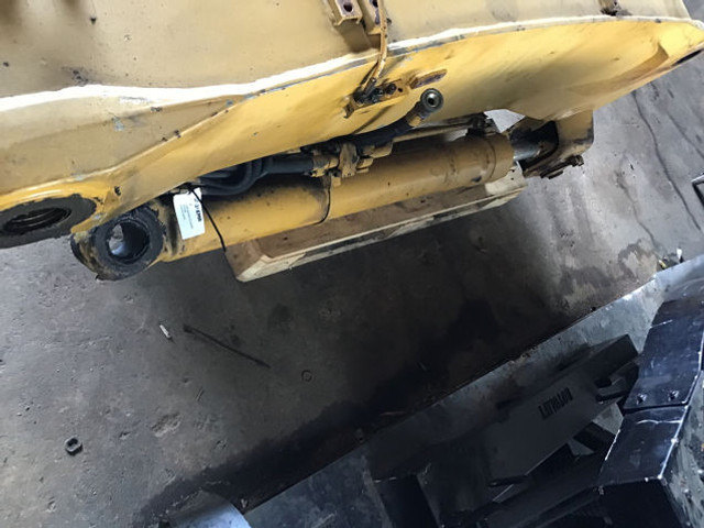 Liebherr A314 Li / A316 / A316 Li - Cilindro hidráulico: foto 1 Liebherr A314 Li / A316 / A316 Li - Cilindro hidráulico: foto 1