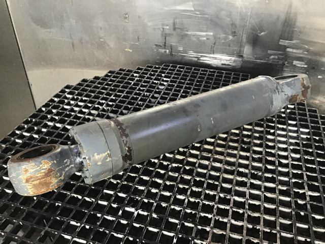 Liebherr A902 INDUSTRIAL / A902 Li / A904 INDUSTRIAL / A904C Li / A912 Li / A914 Li / A914B Li - Cilindro hidráulico: foto 1 Liebherr A902 INDUSTRIAL / A902 Li / A904 INDUSTRIAL / A904C Li / A912 Li / A914 Li / A914B Li - Cilindro hidráulico: foto 1