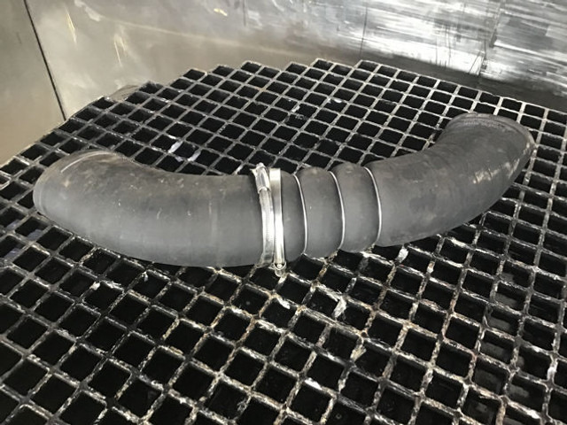 Liebherr A928 / R926 / R930 - Tubo de admisión de aire: foto 2 Liebherr A928 / R926 / R930 - Tubo de admisión de aire: foto 2