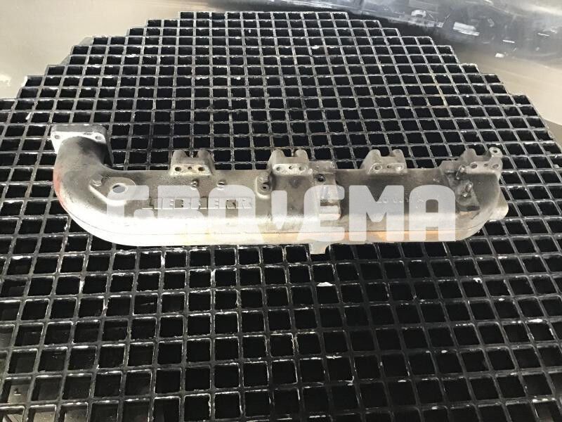 Liebherr Air Suction Pipe - Motor y piezas: foto 3 Liebherr Air Suction Pipe - Motor y piezas: foto 3