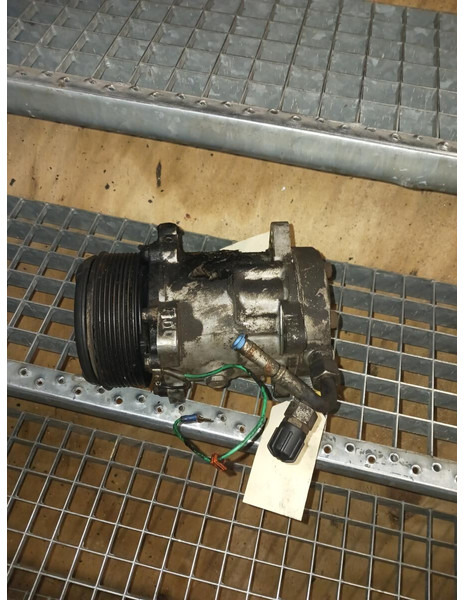 Liebherr Airco Comressor - Compresor de aire acondicionado: foto 1 Liebherr Airco Comressor - Compresor de aire acondicionado: foto 1