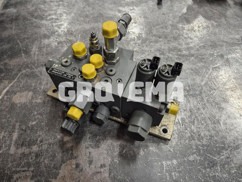 Liebherr - Cabina e interior: foto 3 Liebherr - Cabina e interior: foto 3