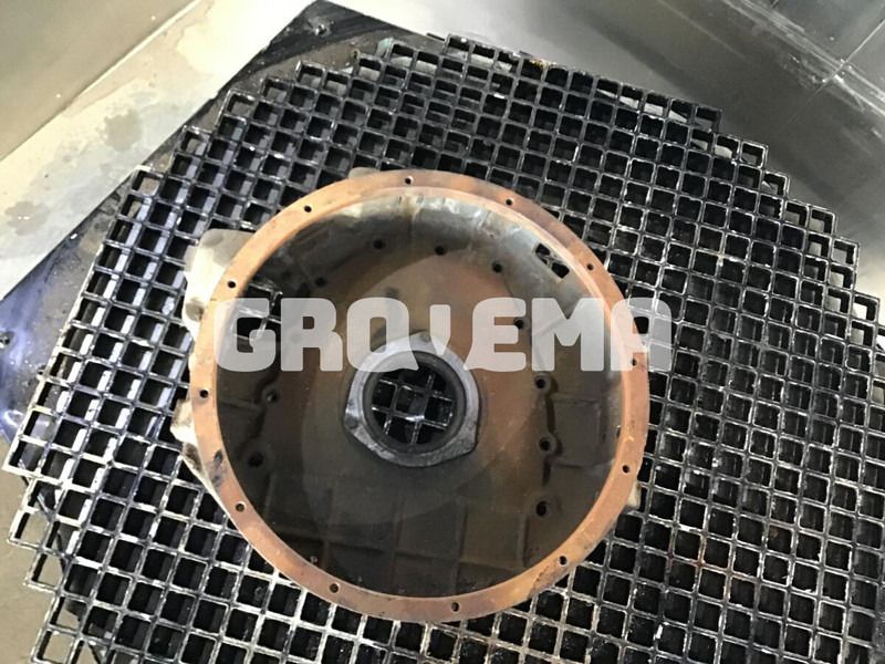 Liebherr Flywheel Housing - Piezas de recambio: foto 3 Liebherr Flywheel Housing - Piezas de recambio: foto 3