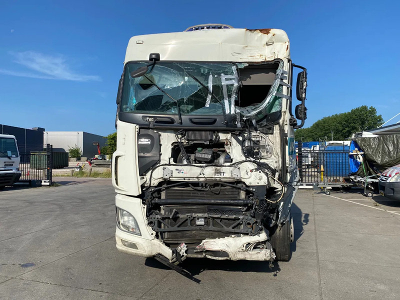 DAF XF 106.460 SC / Damaged / Stand Airco - Cabeza tractora: foto 2 DAF XF 106.460 SC / Damaged / Stand Airco - Cabeza tractora: foto 2