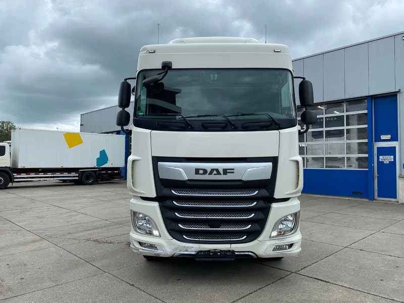 DAF XF 106.480 SC / 6x2/4 / Steering Axle - Cabeza tractora: foto 2 DAF XF 106.480 SC / 6x2/4 / Steering Axle - Cabeza tractora: foto 2