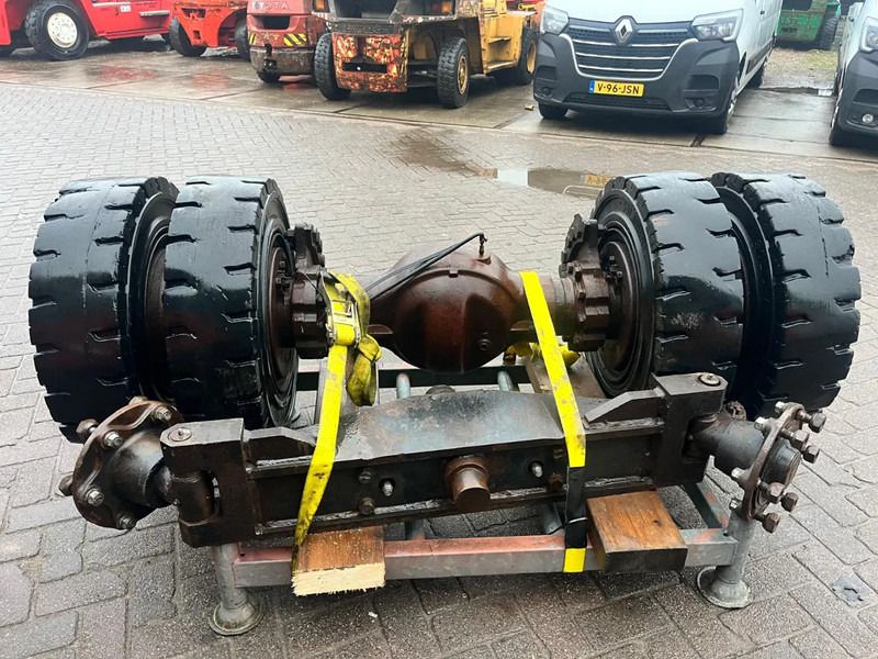 Nissan 7 ton - Eje y piezas: foto 1 Nissan 7 ton - Eje y piezas: foto 1