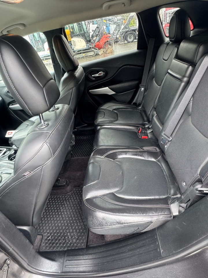 Hatchback JEEP Cherokee 2.2 TD: foto 7 Hatchback JEEP Cherokee 2.2 TD: foto 7