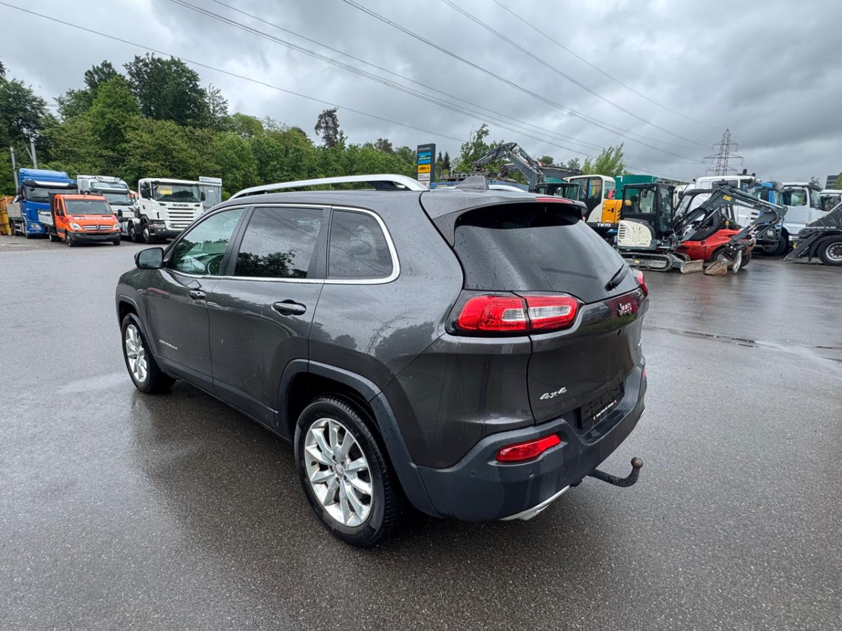 JEEP Cherokee 2.2 TD - Hatchback: foto 5 JEEP Cherokee 2.2 TD - Hatchback: foto 5