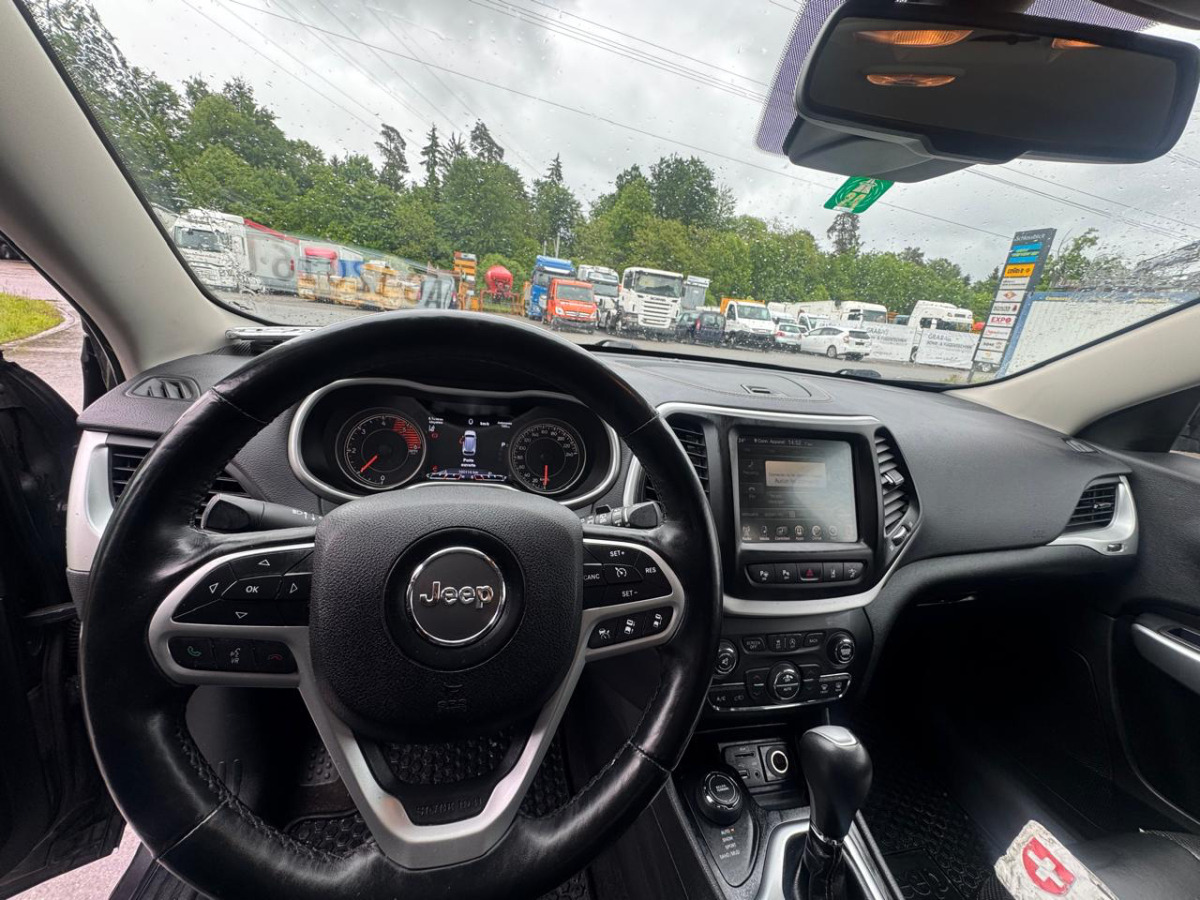 Hatchback JEEP Cherokee 2.2 TD: foto 9 Hatchback JEEP Cherokee 2.2 TD: foto 9