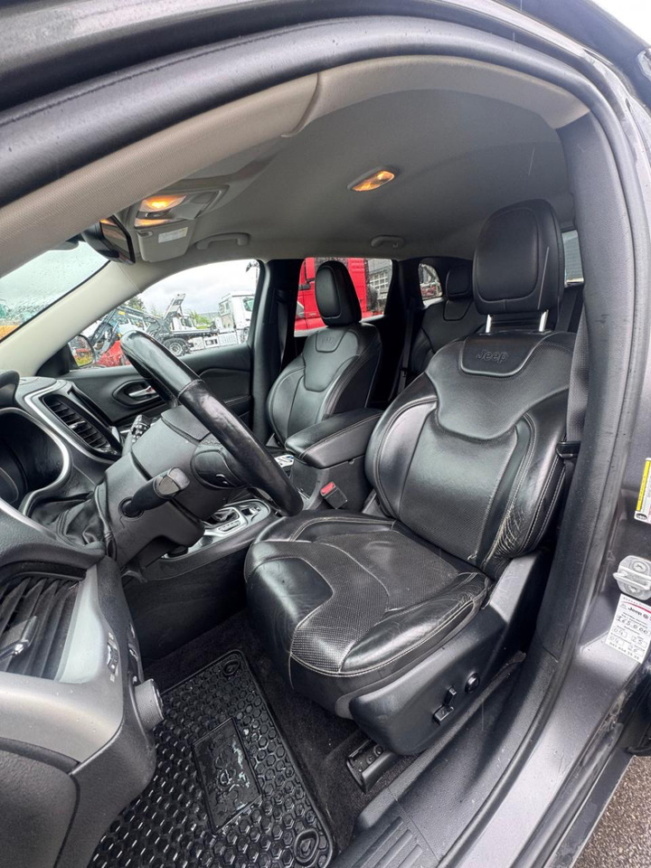 Hatchback JEEP Cherokee 2.2 TD: foto 11 Hatchback JEEP Cherokee 2.2 TD: foto 11