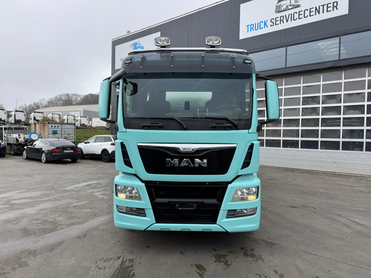 MAN TGS 26.440 6x2 Isoliert Milchtank 3 Kammern - Cisterna camión: foto 2 MAN TGS 26.440 6x2 Isoliert Milchtank 3 Kammern - Cisterna camión: foto 2