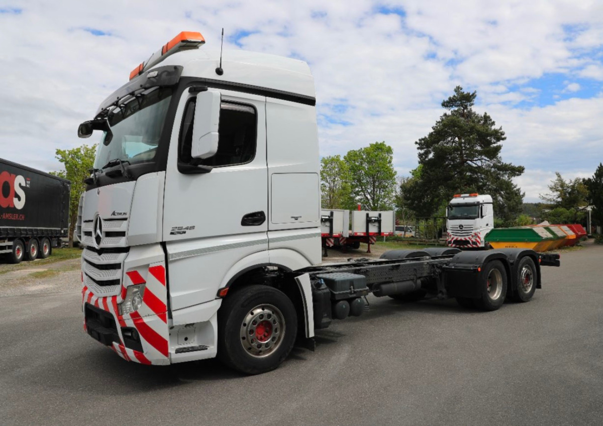 MERCEDES Actros 2548 6x2 - Chasis camión: foto 1 MERCEDES Actros 2548 6x2 - Chasis camión: foto 1