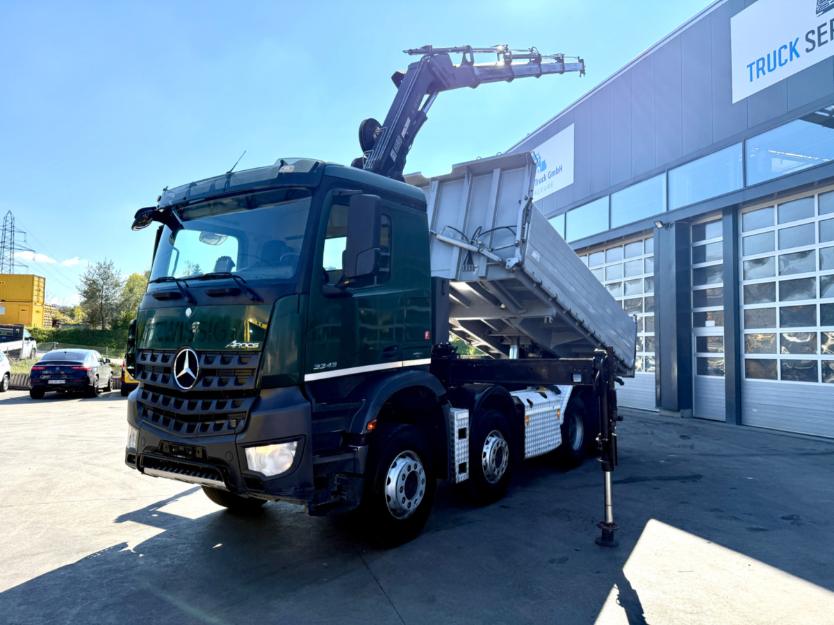 MERCEDES Arocs 3242 8x4 Hiab 166-4 - Volquete camión, Camión grúa: foto 3 MERCEDES Arocs 3242 8x4 Hiab 166-4 - Volquete camión, Camión grúa: foto 3