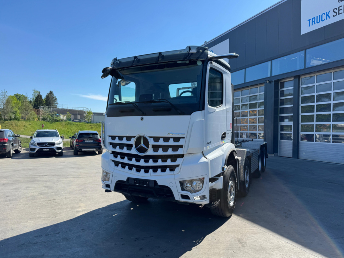 MERCEDES Arocs 3251 8x4 - Multibasculante camión: foto 1 MERCEDES Arocs 3251 8x4 - Multibasculante camión: foto 1