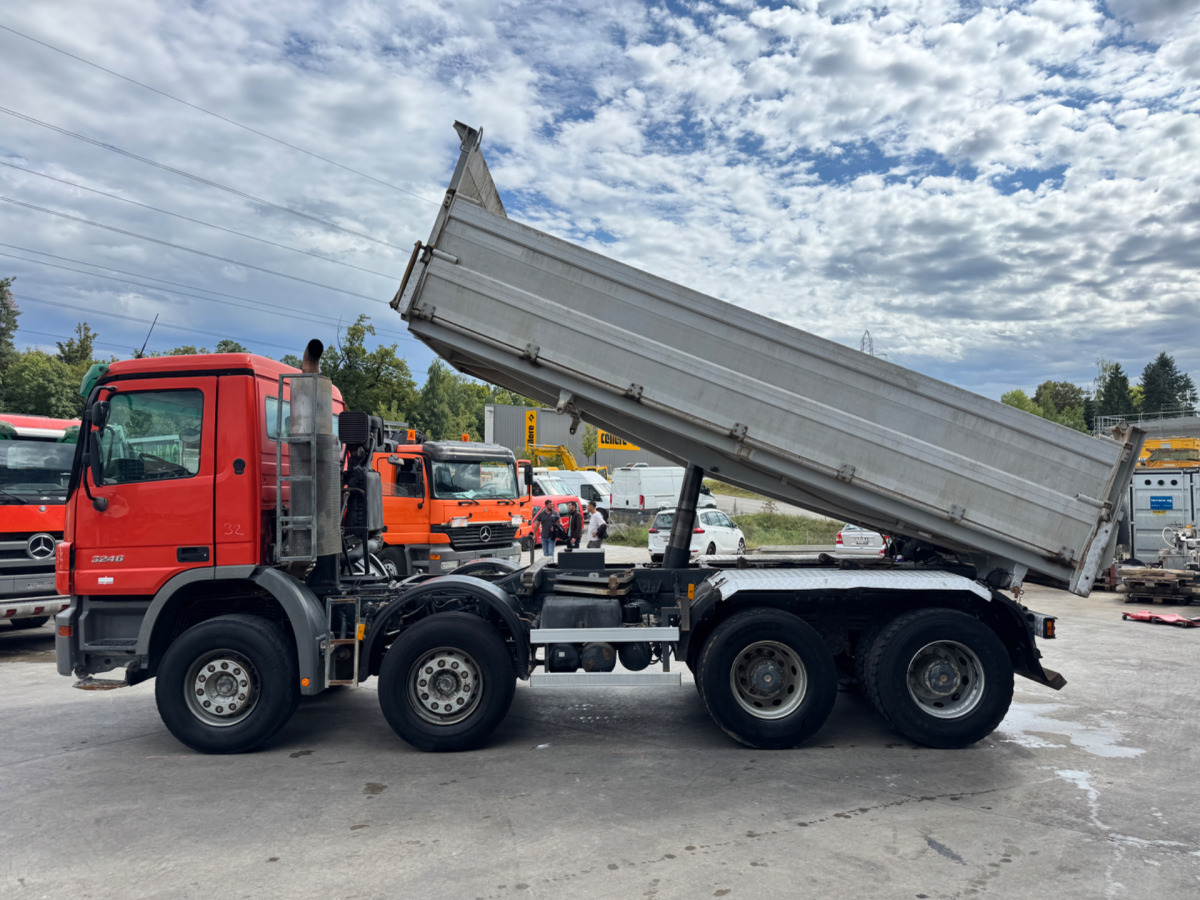 MERCEDES BENZ ACTROS 3246 C8668 - Volquete camión: foto 2 MERCEDES BENZ ACTROS 3246 C8668 - Volquete camión: foto 2
