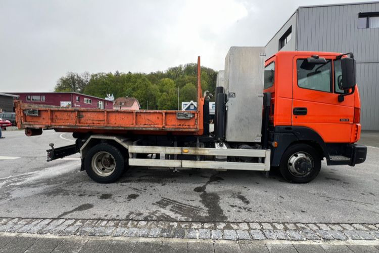 Nissan Atleon 80.19 4x2 Hooklift - Multibasculante camión: foto 5 Nissan Atleon 80.19 4x2 Hooklift - Multibasculante camión: foto 5