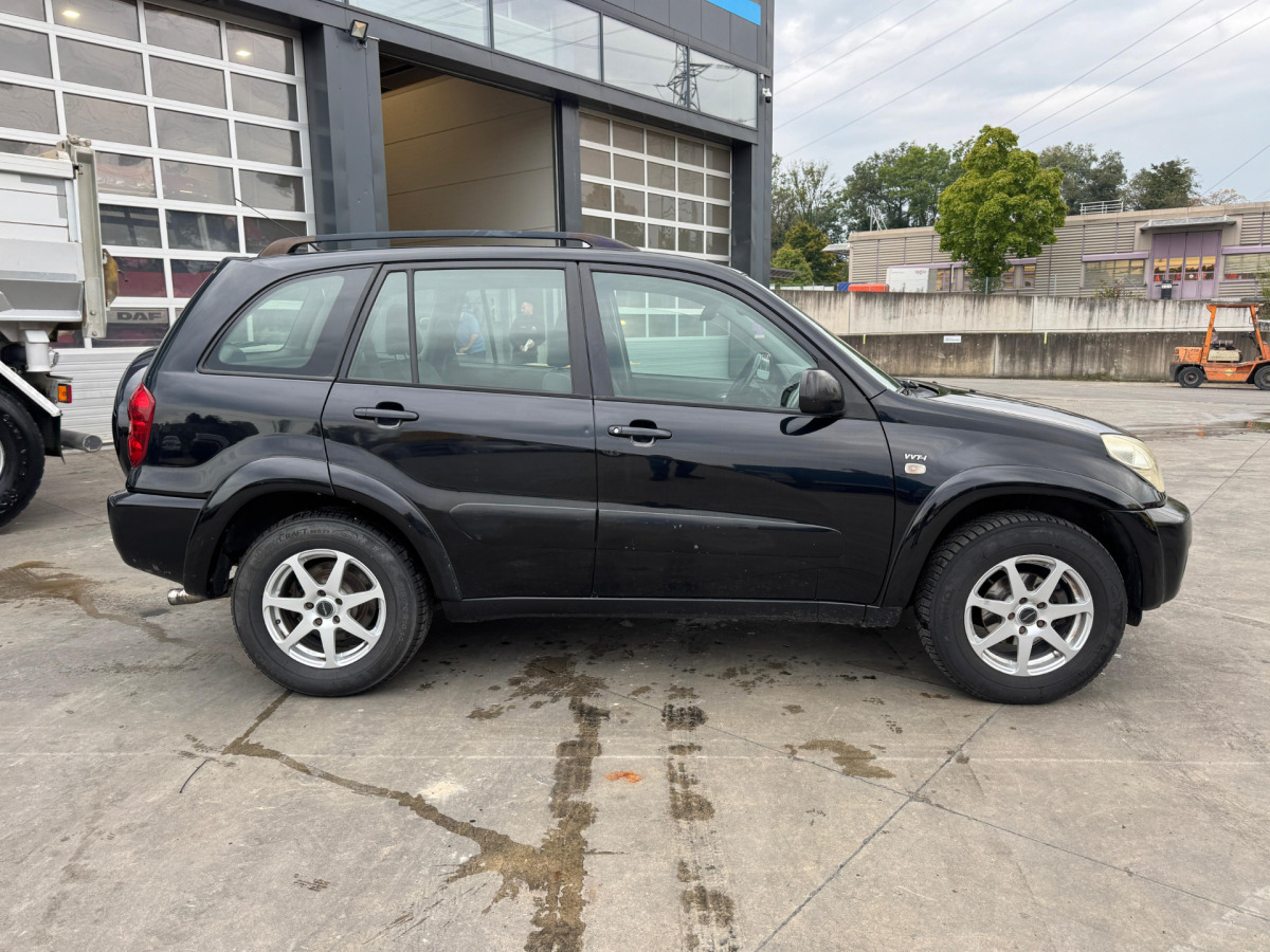TOYOTA RAV4 2.0 4x4 - Coche: foto 3 TOYOTA RAV4 2.0 4x4 - Coche: foto 3