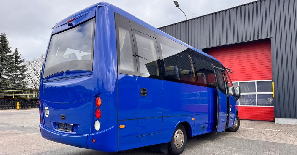 Iveco Wing /27miejsca /mały przebieg /klimatyzacja/ Cena:129000 zł netto - Minibús, Furgoneta de pasajeros: foto 2 Iveco Wing /27miejsca /mały przebieg /klimatyzacja/ Cena:129000 zł netto - Minibús, Furgoneta de pasajeros: foto 2